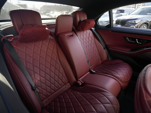 Used 2022 Mercedes-Benz S 580 4MATIC Sedan w/ AMG Line Package image 19