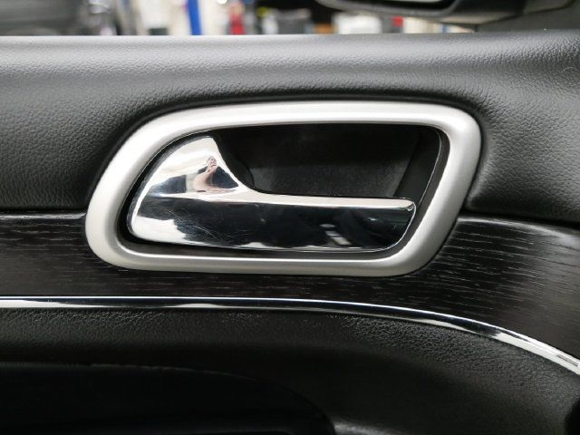 Used 2017 Jeep Grand Cherokee Summit AWD/4WD image 14