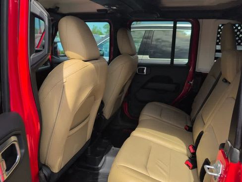 Used 2018 Jeep Wrangler Unlimited Sahara AWD/4WD image 7