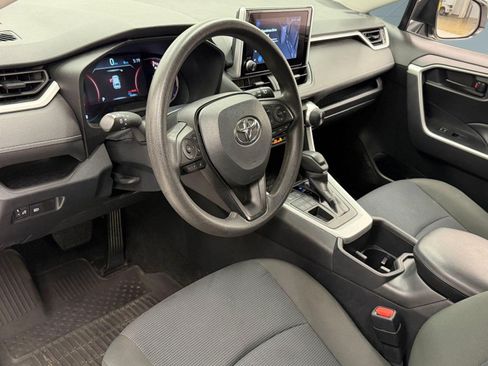 Used 2023 Toyota RAV4 LE AWD/4WD image 3