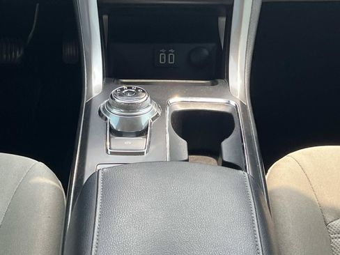 Used 2019 Ford Fusion SE FWD image 16