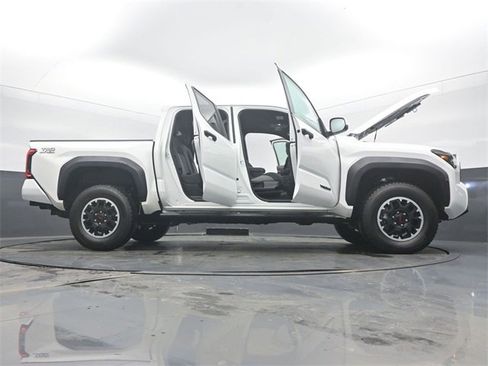Used 2025 Toyota Tacoma TRD Sport image 61