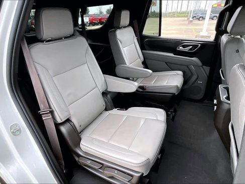 Used 2022 GMC Yukon SLT w/ SLT Premium Package image 40