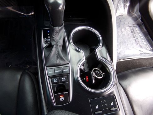 Used 2020 Toyota Camry XLE image 37