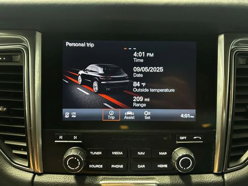 Used 2018 Porsche Macan GTS image 52