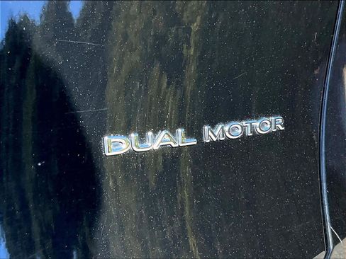 Used 2024 Tesla Model Y Long Range AWD/4WD image 28