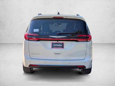 New 2026 Chrysler Pacifica Pinnacle image 8