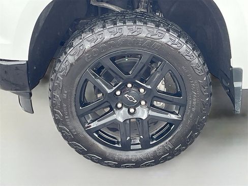 Used 2024 Chevrolet Silverado 1500 LT Trail Boss w/ Convenience Package II image 32