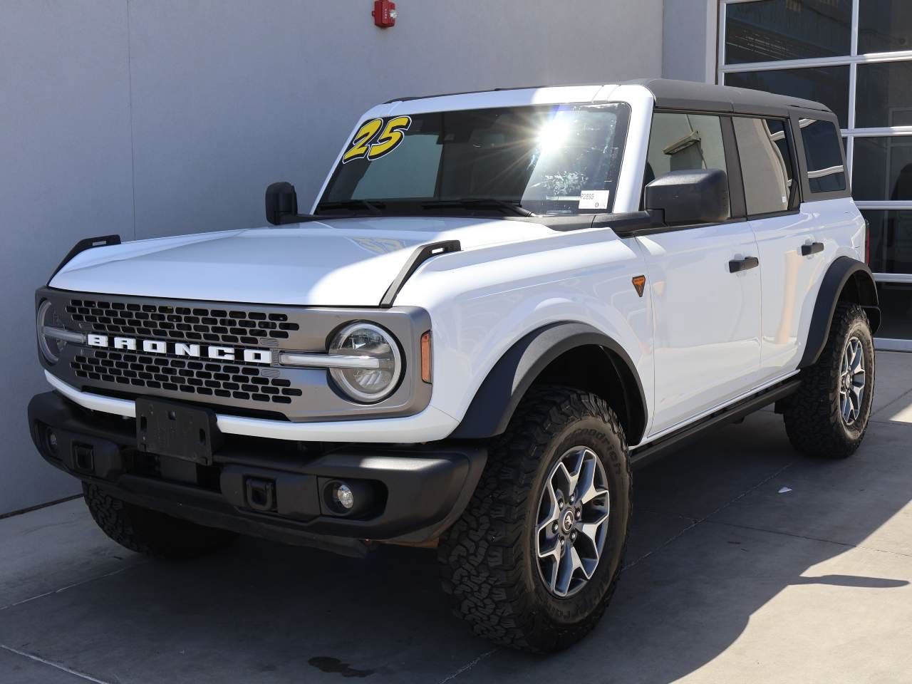 Used 2025 Ford Bronco Badlands AWD/4WD image 1