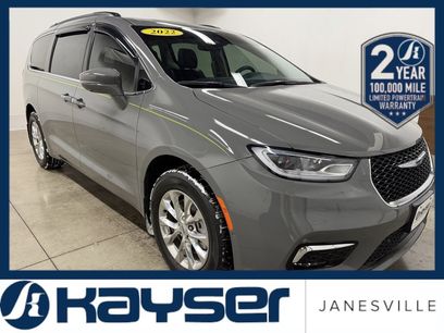 Used 2022 Chrysler Pacifica Touring-L w/ Uconnect Theater Family Group