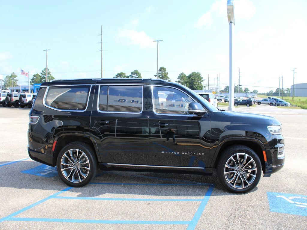 Used 2023 Jeep Grand Wagoneer Series III w/ Rear Seat Video Group 1 AWD/4WD image 3