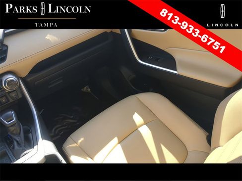 Used 2021 Toyota RAV4 XLE Premium image 15
