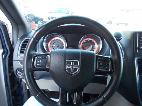 Used 2017 Dodge Grand Caravan SXT image 11