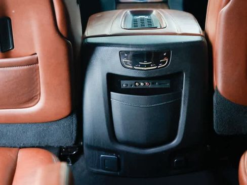 Used 2016 Cadillac Escalade ESV Luxury image 33