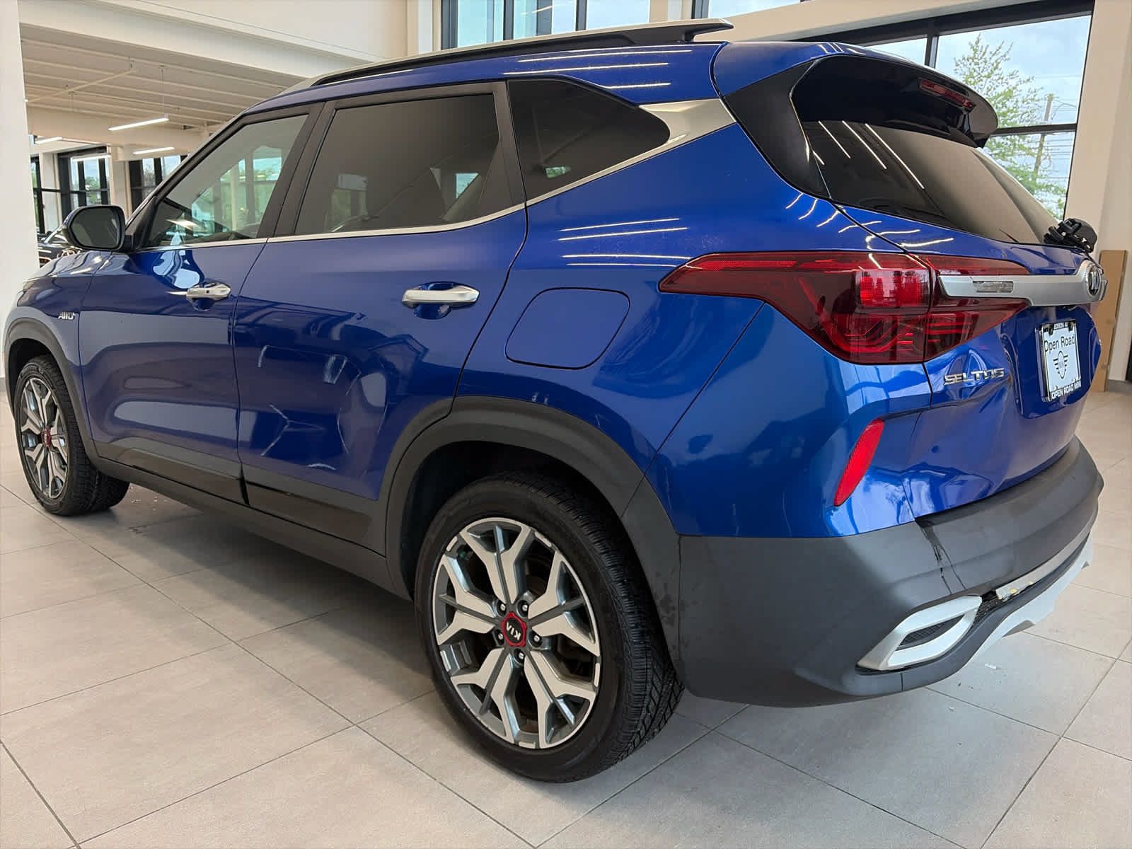 Used 2021 Kia Seltos SX w/ SX Sunroof Package AWD/4WD image 6