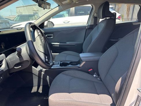 Used 2025 Kia K4 FWD image 25