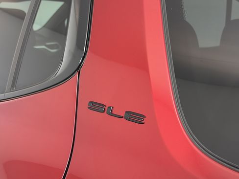 Certified 2023 GMC Acadia SLE w/ Driver Convenience Package image 19