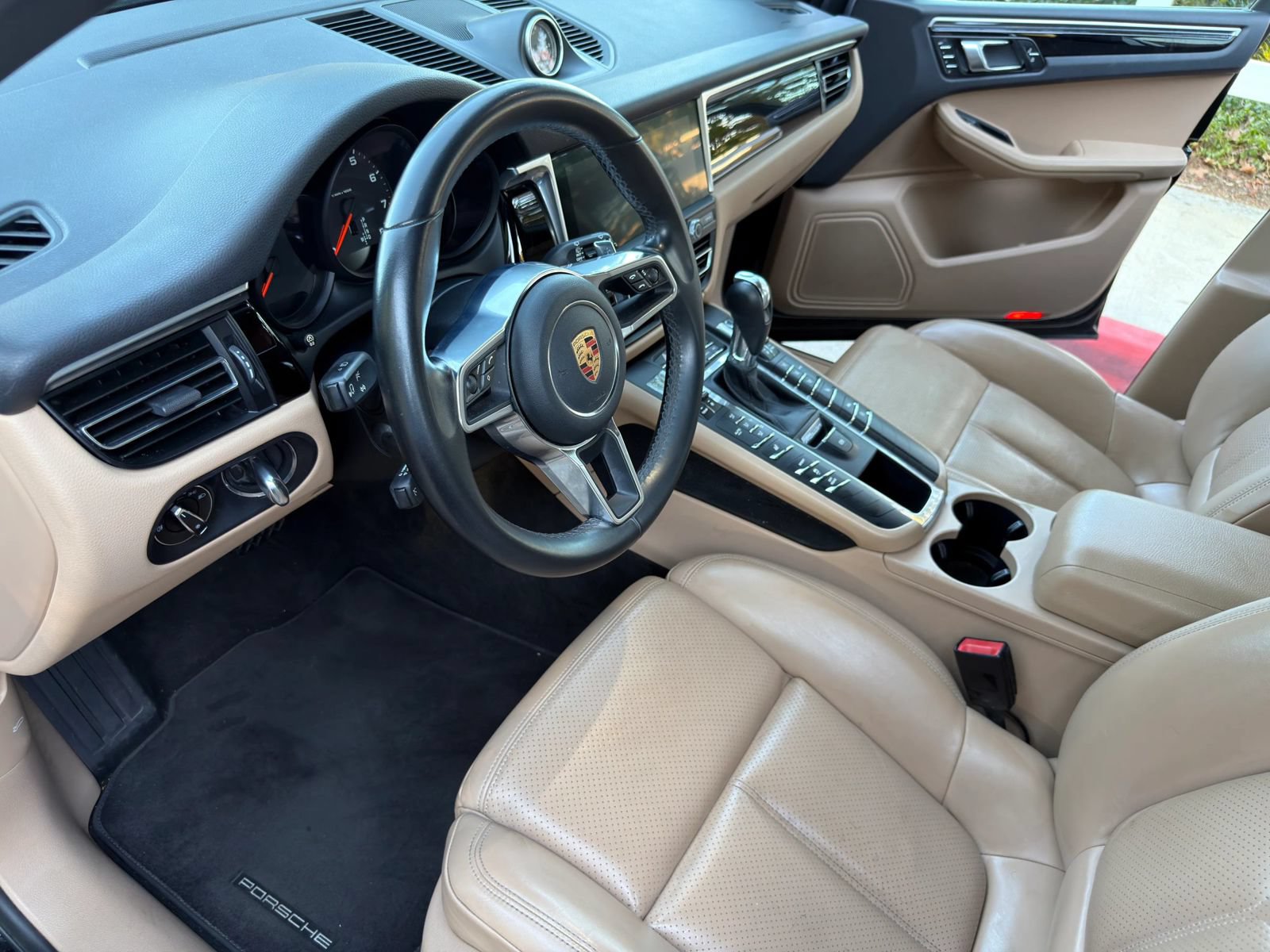 Used 2019 Porsche Macan AWD/4WD image 12