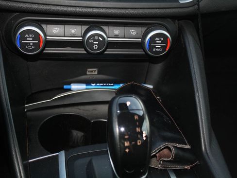 Used 2017 Alfa Romeo Giulia AWD image 12