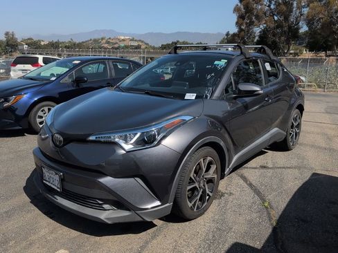 Used 2019 Toyota C-HR XLE FWD image 1