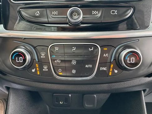 Used 2019 Chevrolet Traverse LT w/ LT Premium Package FWD image 34