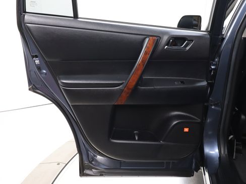 Used 2013 Toyota Highlander Limited image 22