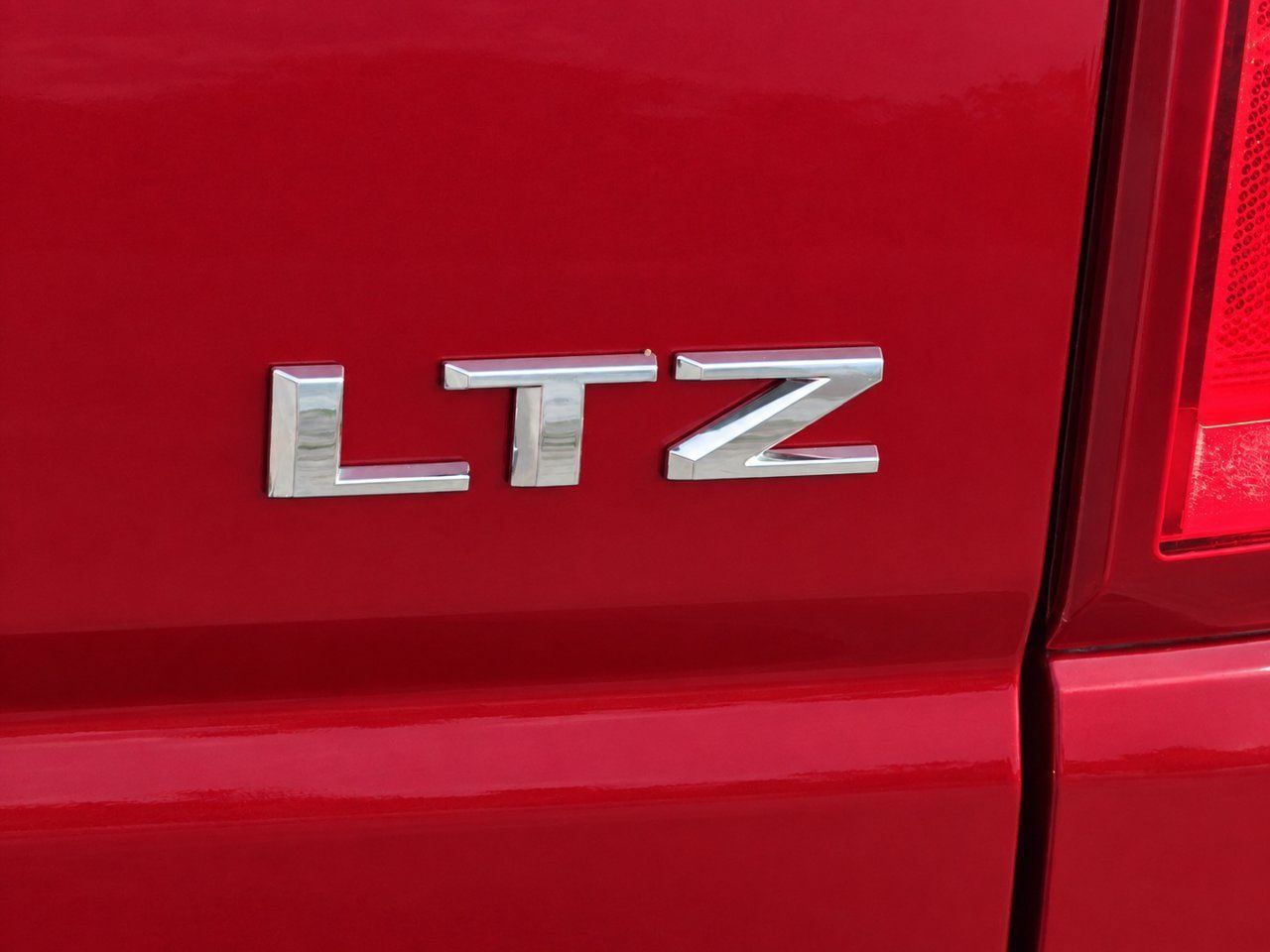 Certified 2024 Chevrolet Silverado 1500 LTZ w/ LTZ Premium Package AWD/4WD image 7