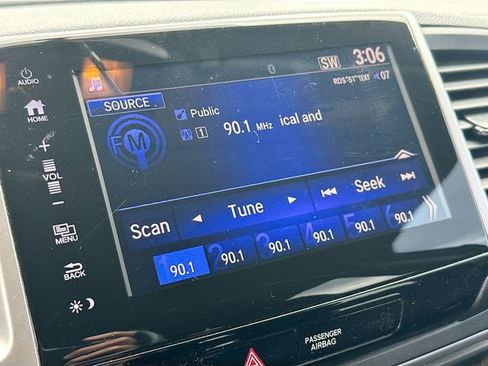 Used 2017 Honda Pilot EX image 10