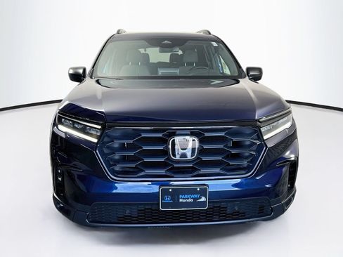 Used 2025 Honda Pilot Sport image 2