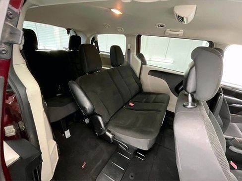 Used 2017 Dodge Grand Caravan SE image 18