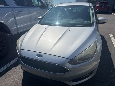 Used 2016 Ford Focus SE w/ Equipment Group 201A image 2