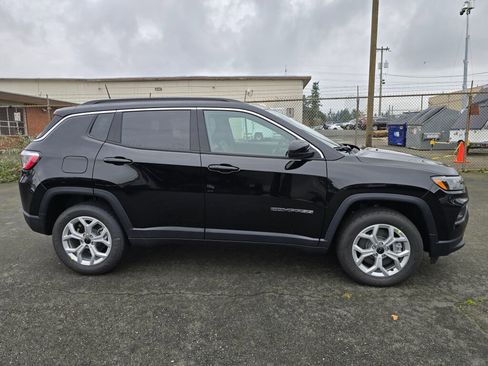 New 2026 Jeep Compass Latitude image 9