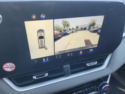 Used 2025 Chevrolet Equinox LT w/ Convenience Package II image 32