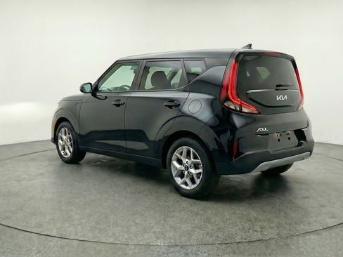 Used 2025 Kia Soul LX w/ LX Technology Package FWD image 6