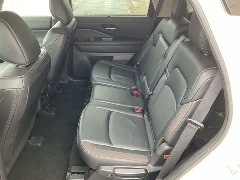 Used 2024 Nissan Pathfinder SL w/ Black Appearance Package AWD/4WD image 20