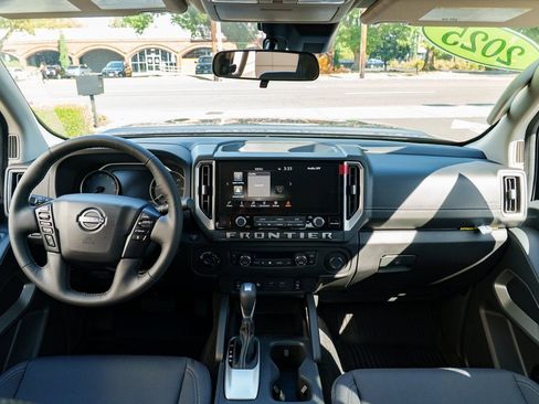 New 2025 Nissan Frontier SV w/ SV Convenience Package image 9