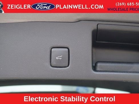 Used 2022 Ford Escape SEL image 11