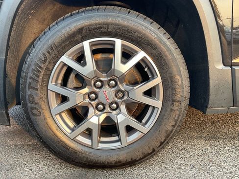 Used 2020 GMC Acadia SLT w/ LPO, Floor Liner Package AWD/4WD image 9