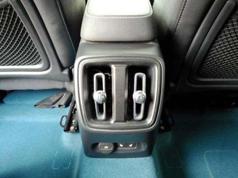 Used 2022 Volvo C40 P8 Recharge Ultimate image 27