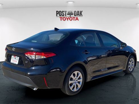 Used 2025 Toyota Corolla LE image 7
