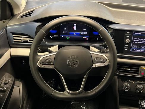 Certified 2022 Volkswagen Taos SE FWD image 19