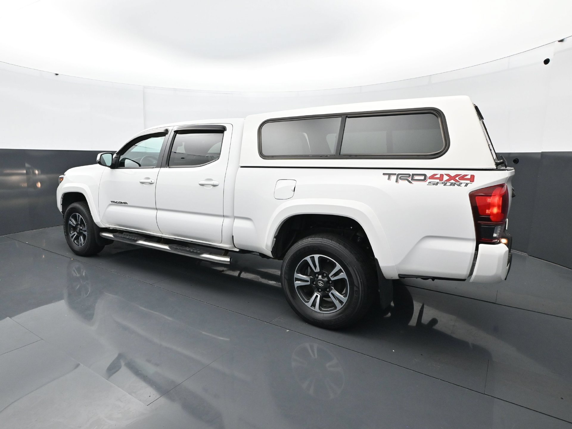 Used 2019 Toyota Tacoma TRD Sport AWD/4WD image 4