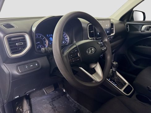 Used 2021 Hyundai Venue SE image 22