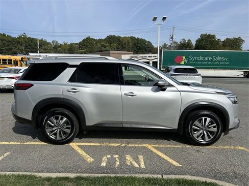 Certified 2022 Nissan Pathfinder SL image 9