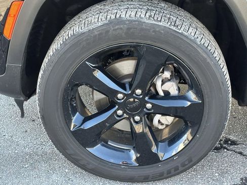 Used 2024 Jeep Grand Cherokee Altitude image 8