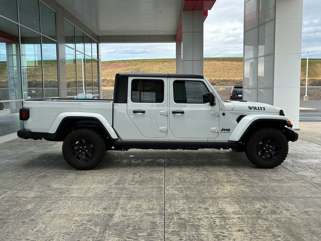 Used 2023 Jeep Gladiator Sport AWD/4WD image 8