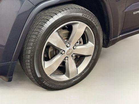 Used 2015 Jeep Grand Cherokee Overland w/ Advanced Technology Group AWD/4WD image 20
