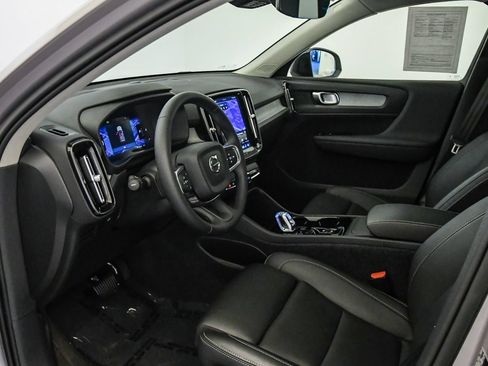 Certified 2026 Volvo XC40 B5 Plus AWD/4WD image 18