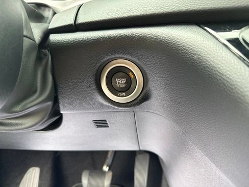 Used 2025 Chrysler Pacifica Select FWD image 21