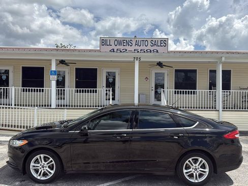Used 2018 Ford Fusion SE FWD image 2